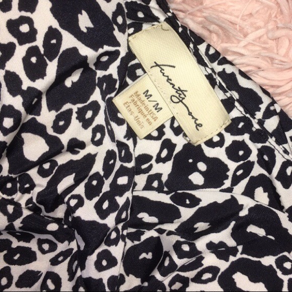 BLACK & WHITE LEOPARD PRINT PADDED MINI DRESS · SIZE M - Picture 4 of 5
